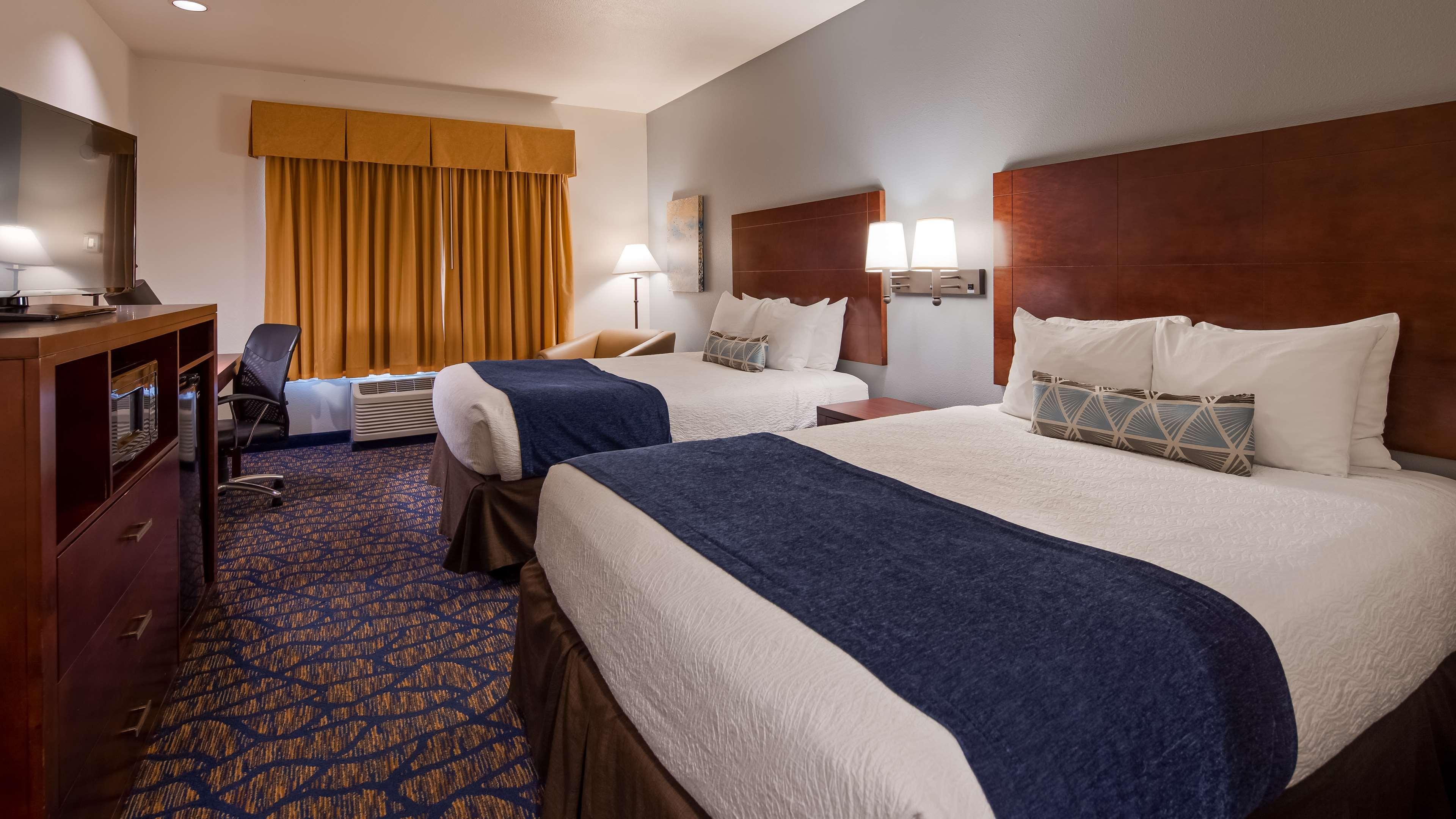 Best Western Plus Villa Del Lago Inn Patterson Bagian luar foto