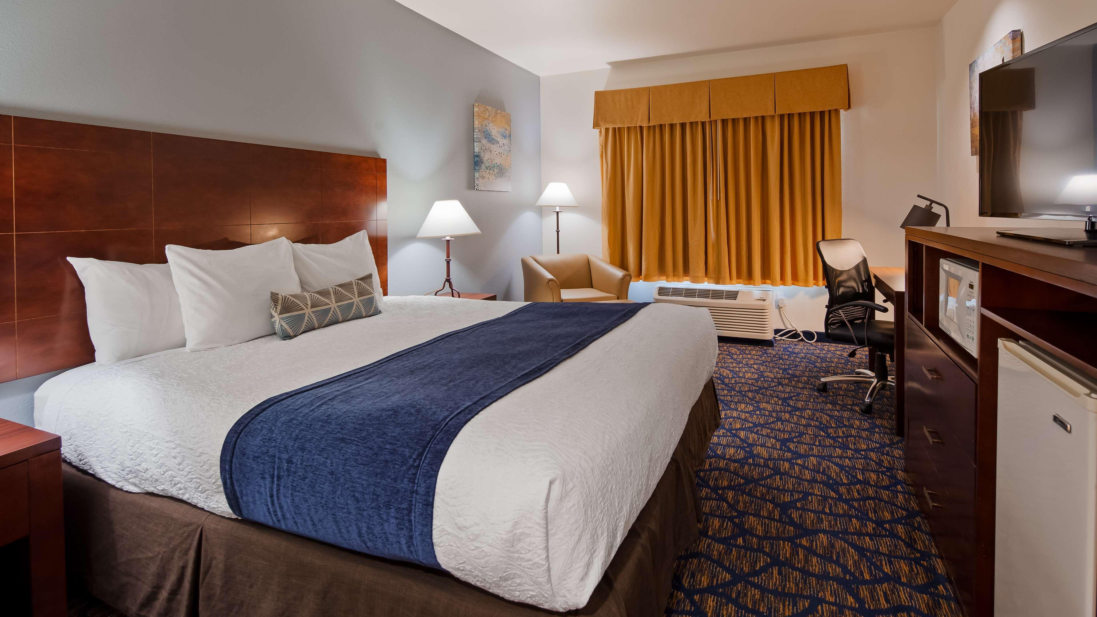 Best Western Plus Villa Del Lago Inn Patterson Bagian luar foto