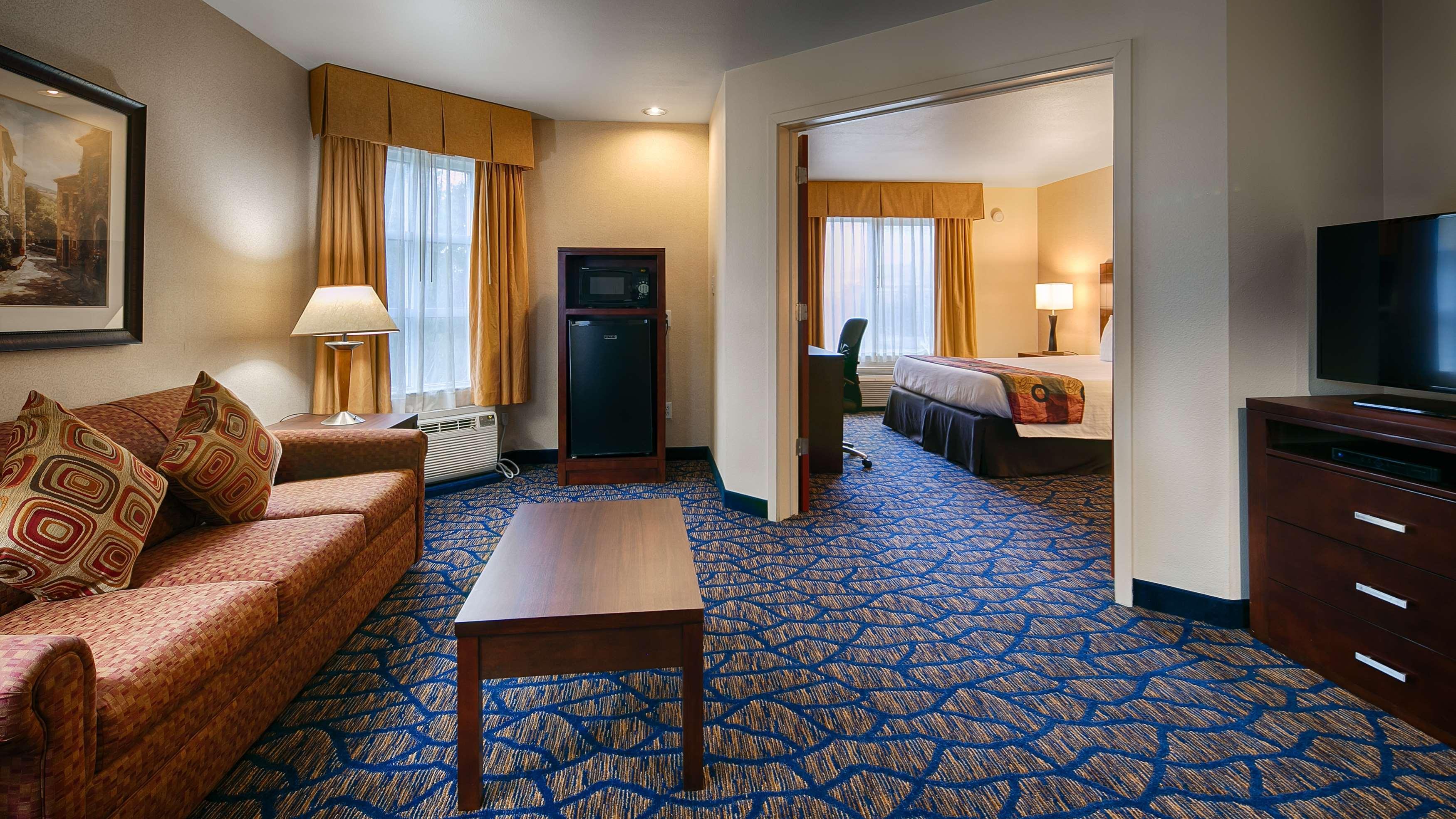 Best Western Plus Villa Del Lago Inn Patterson Bagian luar foto