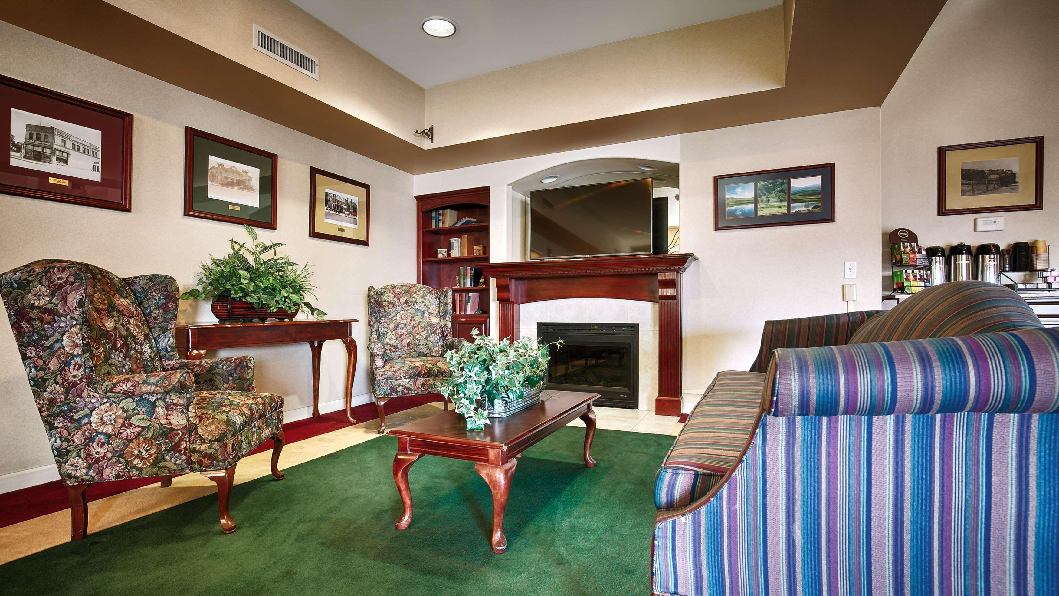 Best Western Plus Villa Del Lago Inn Patterson Bagian luar foto