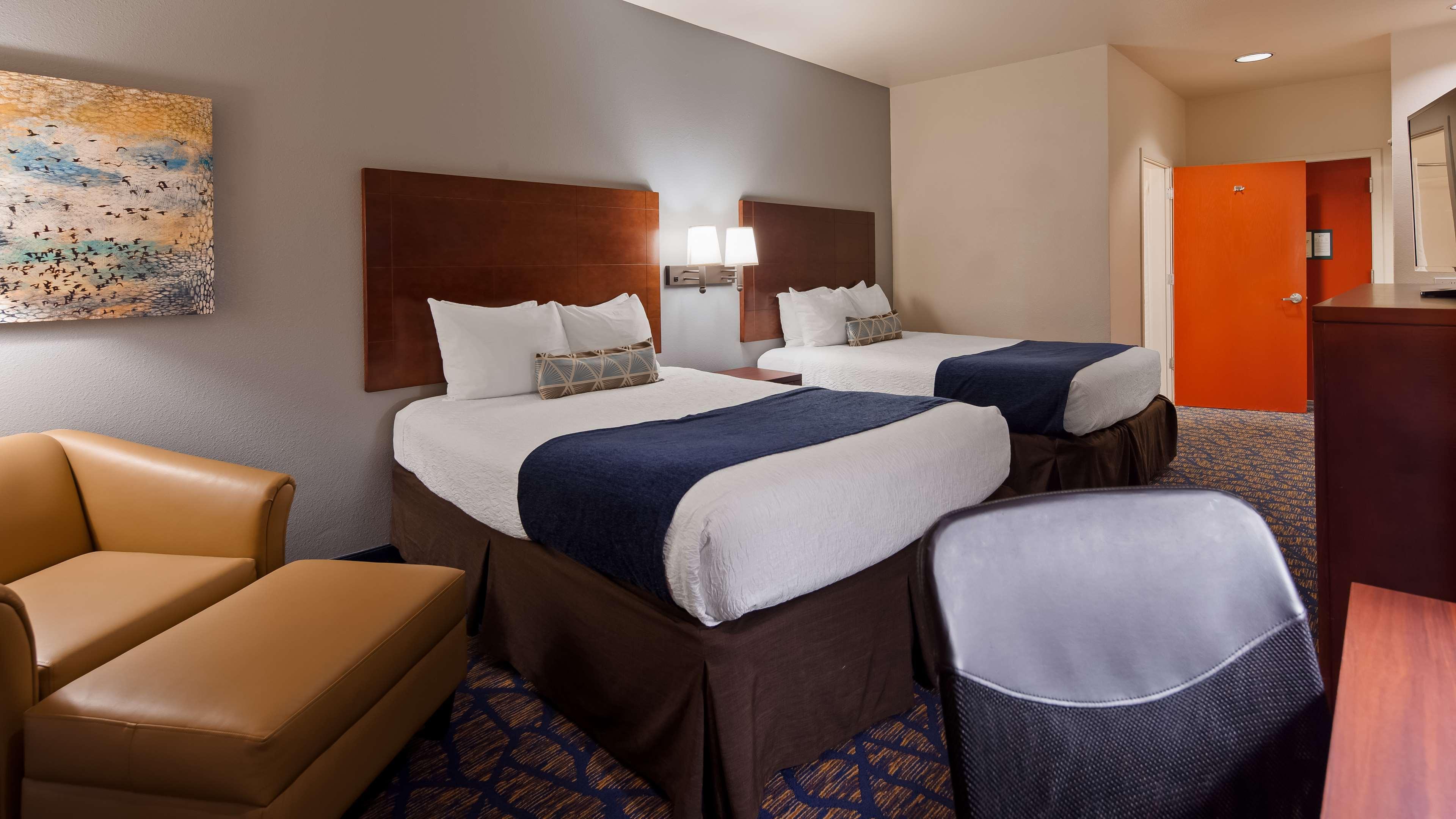 Best Western Plus Villa Del Lago Inn Patterson Bagian luar foto