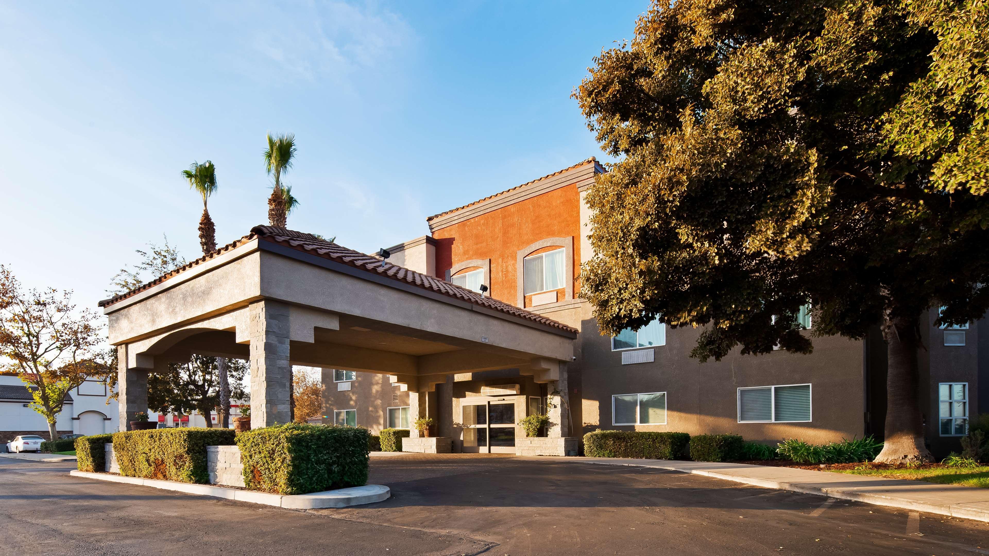 Best Western Plus Villa Del Lago Inn Patterson Bagian luar foto