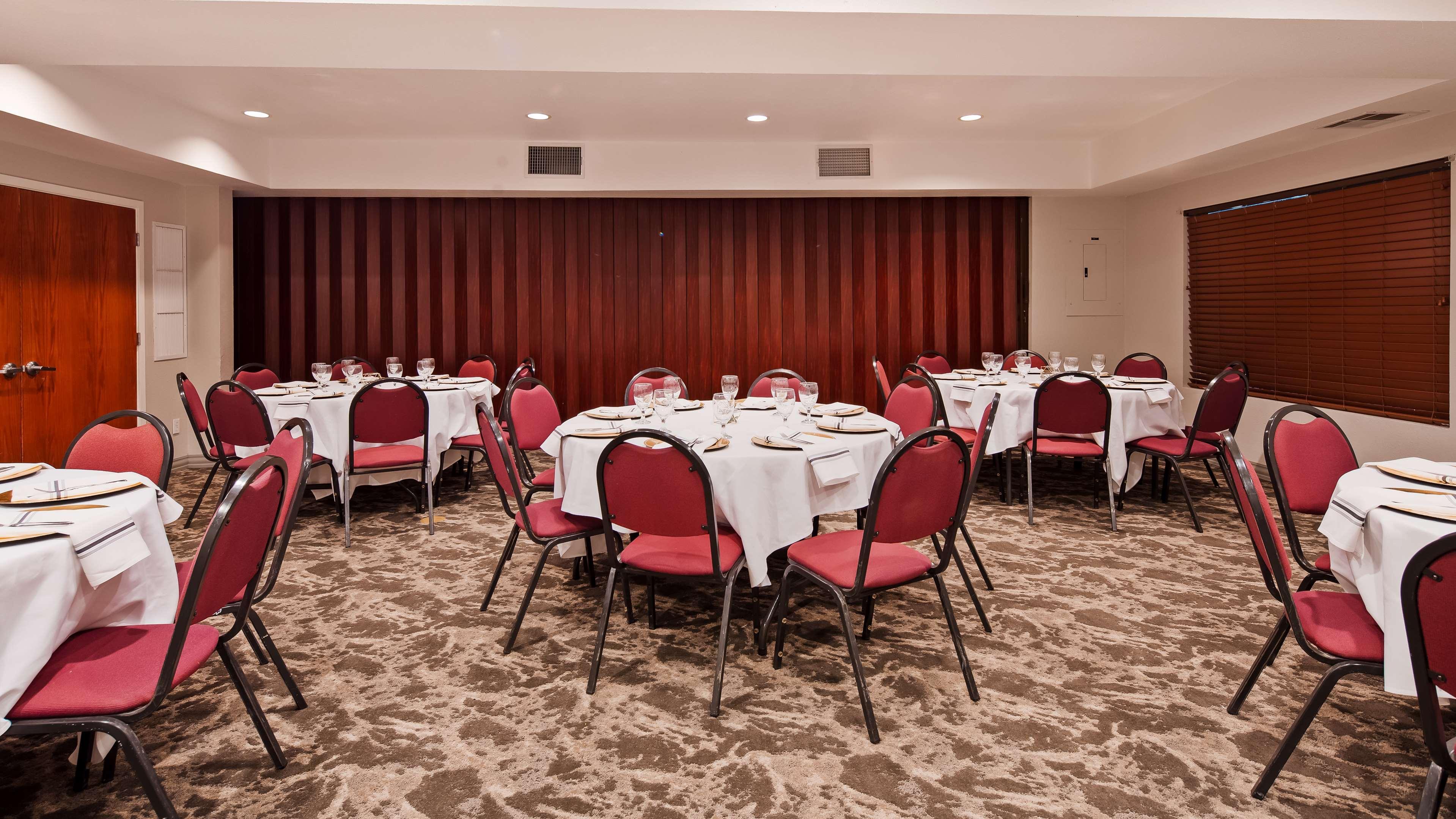 Best Western Plus Villa Del Lago Inn Patterson Bagian luar foto