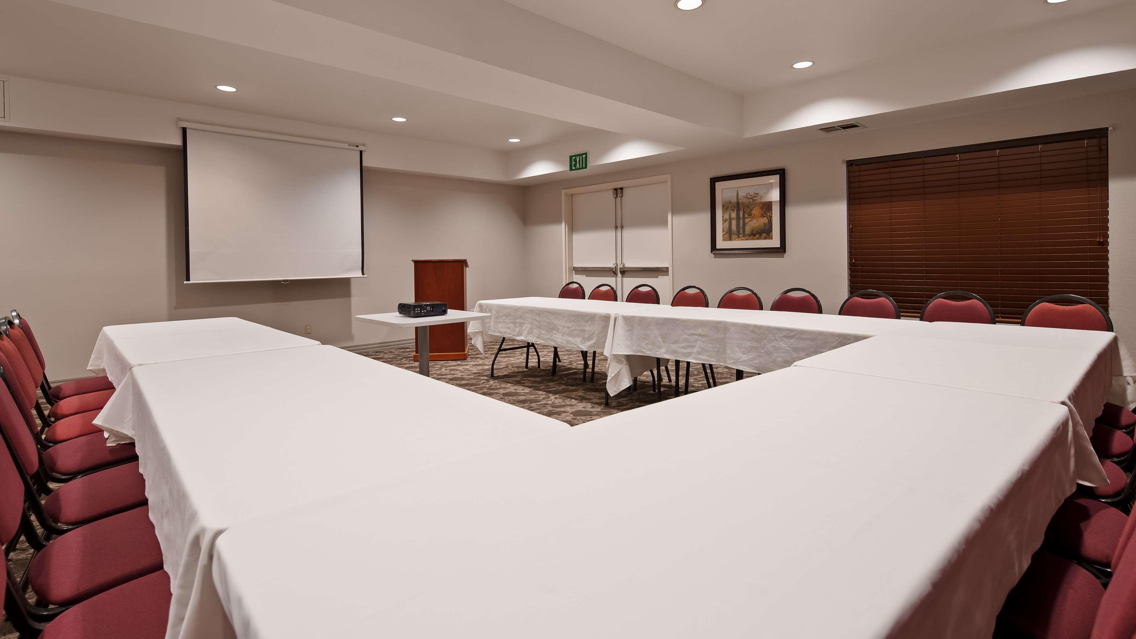 Best Western Plus Villa Del Lago Inn Patterson Bagian luar foto