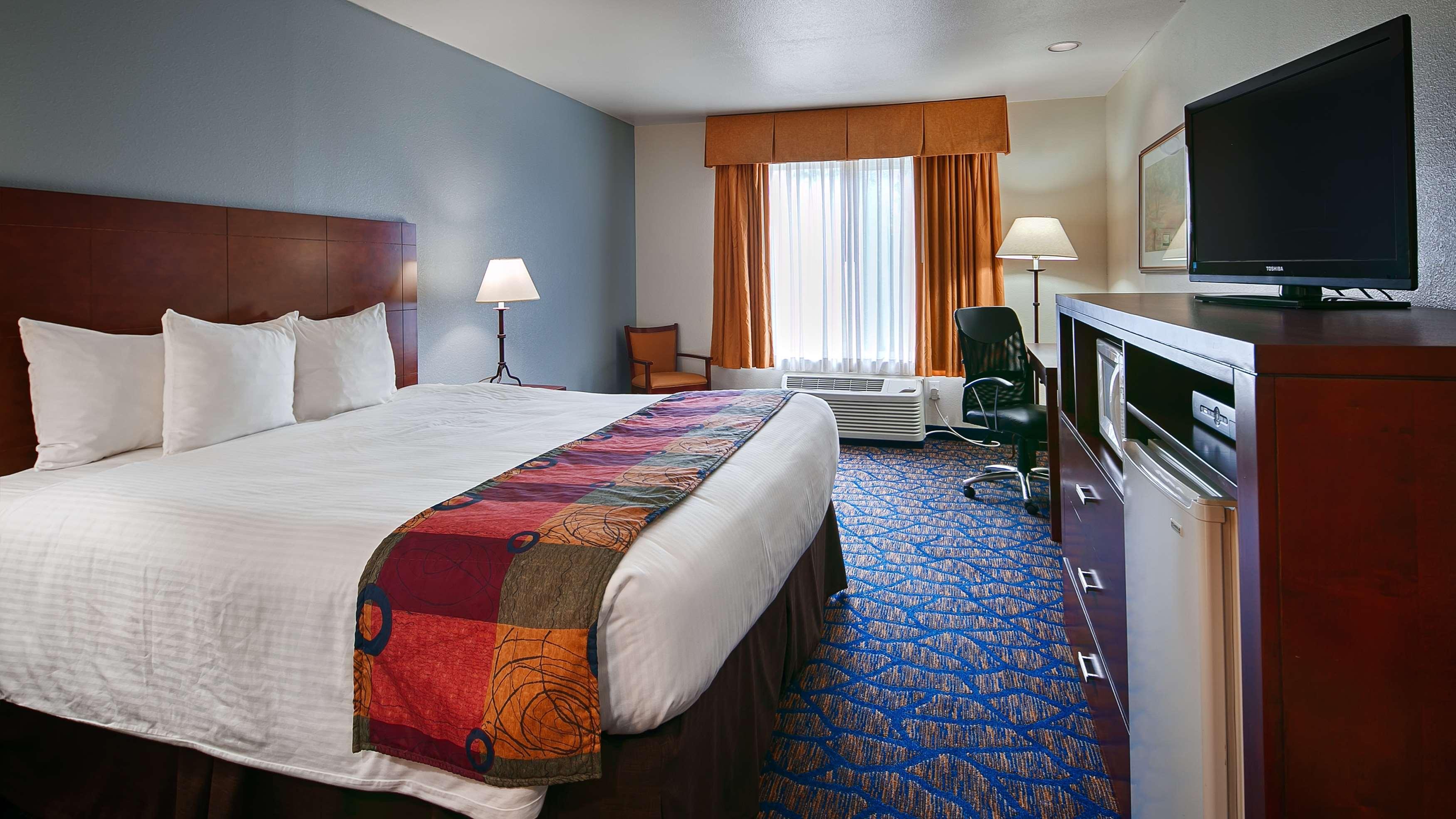 Best Western Plus Villa Del Lago Inn Patterson Bagian luar foto