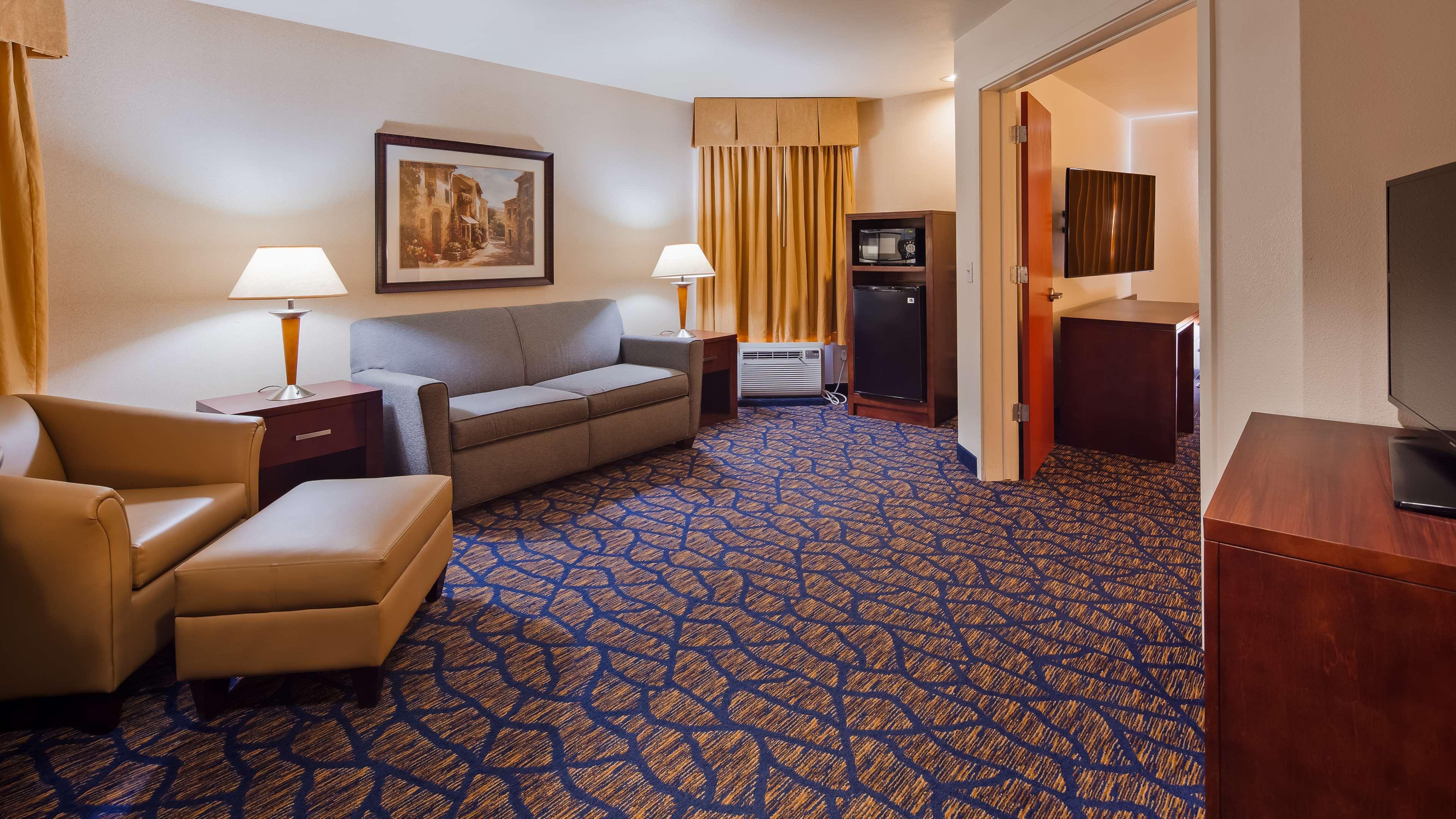 Best Western Plus Villa Del Lago Inn Patterson Bagian luar foto