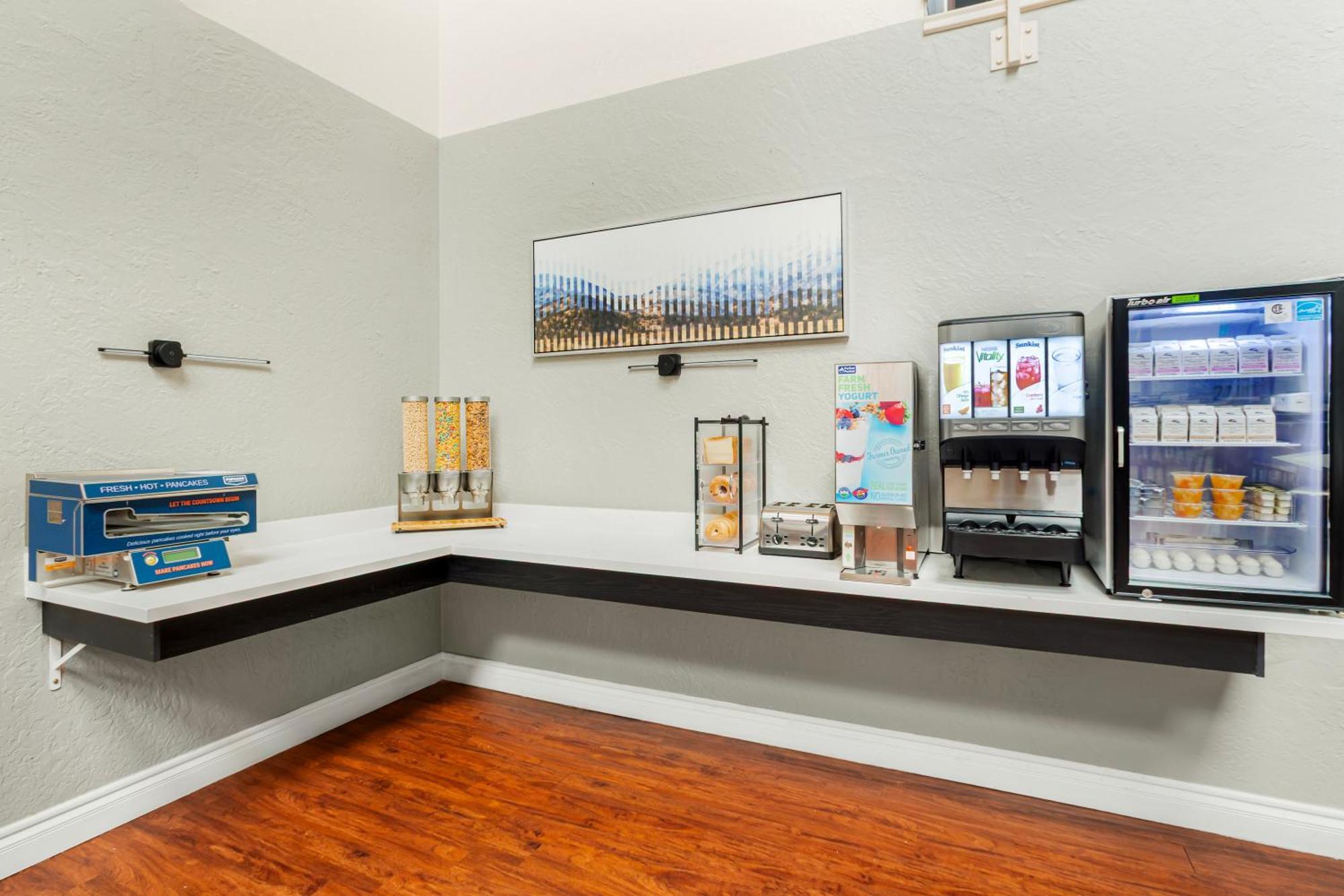 Best Western Plus Villa Del Lago Inn Patterson Bagian luar foto