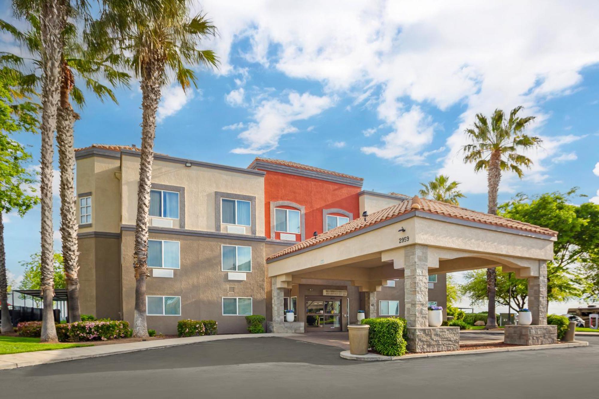 Best Western Plus Villa Del Lago Inn Patterson Bagian luar foto