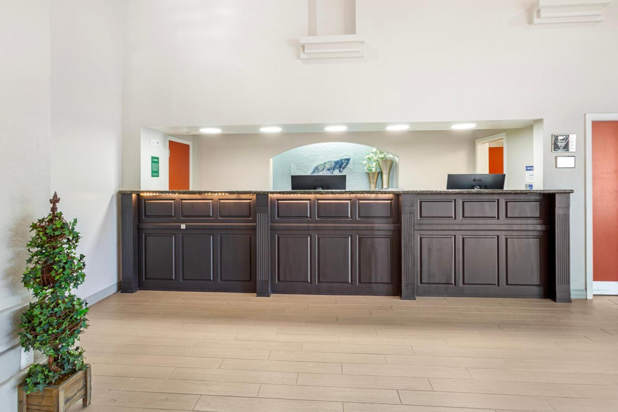 Best Western Plus Villa Del Lago Inn Patterson Bagian luar foto