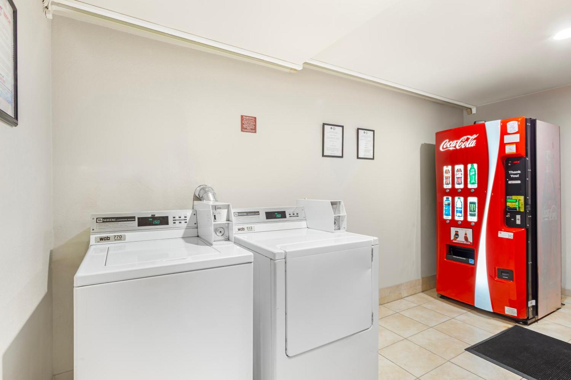Best Western Plus Villa Del Lago Inn Patterson Bagian luar foto