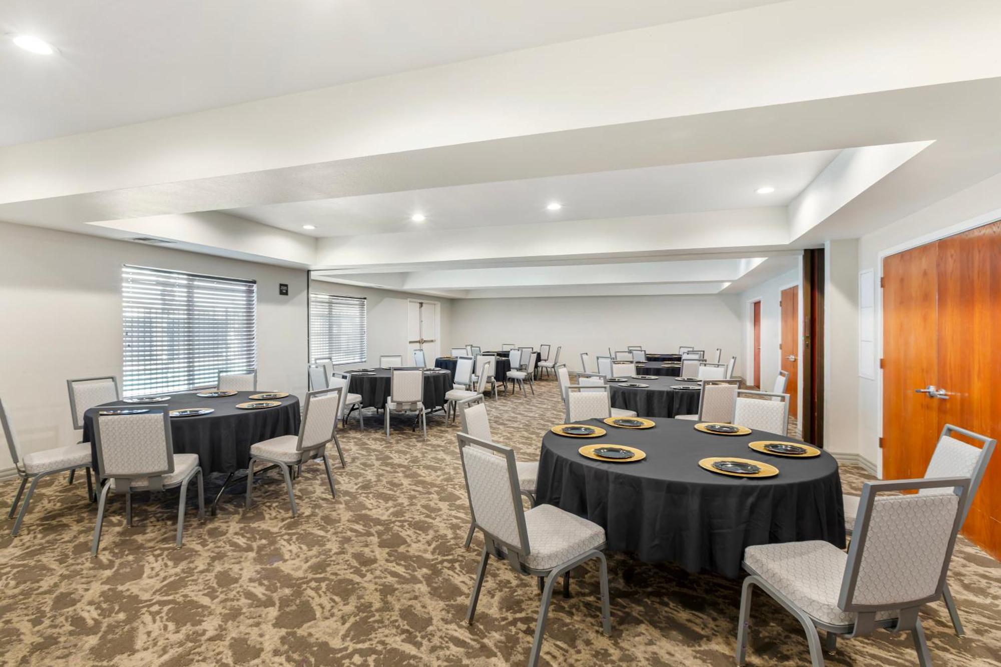Best Western Plus Villa Del Lago Inn Patterson Bagian luar foto
