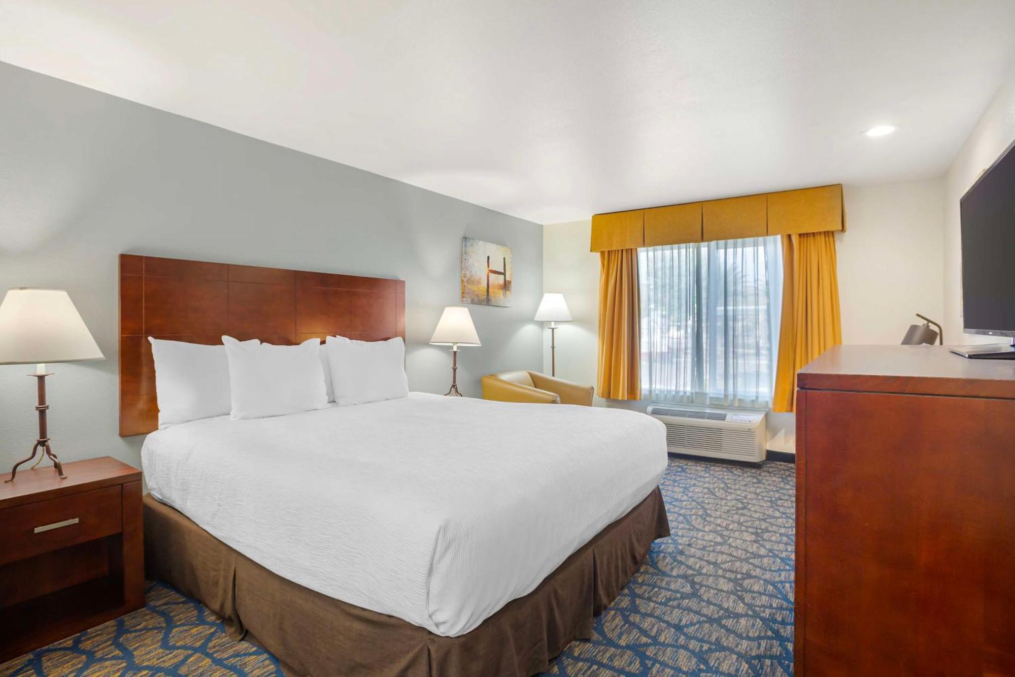 Best Western Plus Villa Del Lago Inn Patterson Bagian luar foto