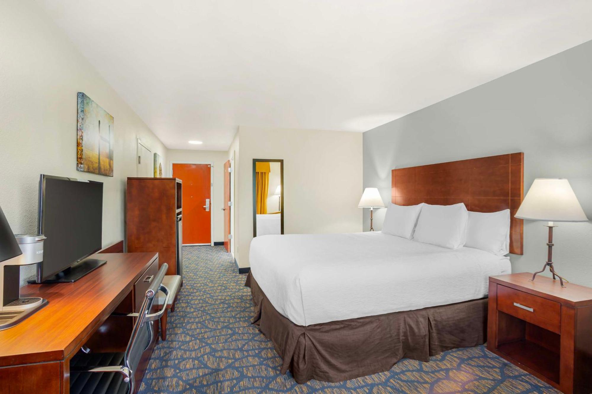 Best Western Plus Villa Del Lago Inn Patterson Bagian luar foto