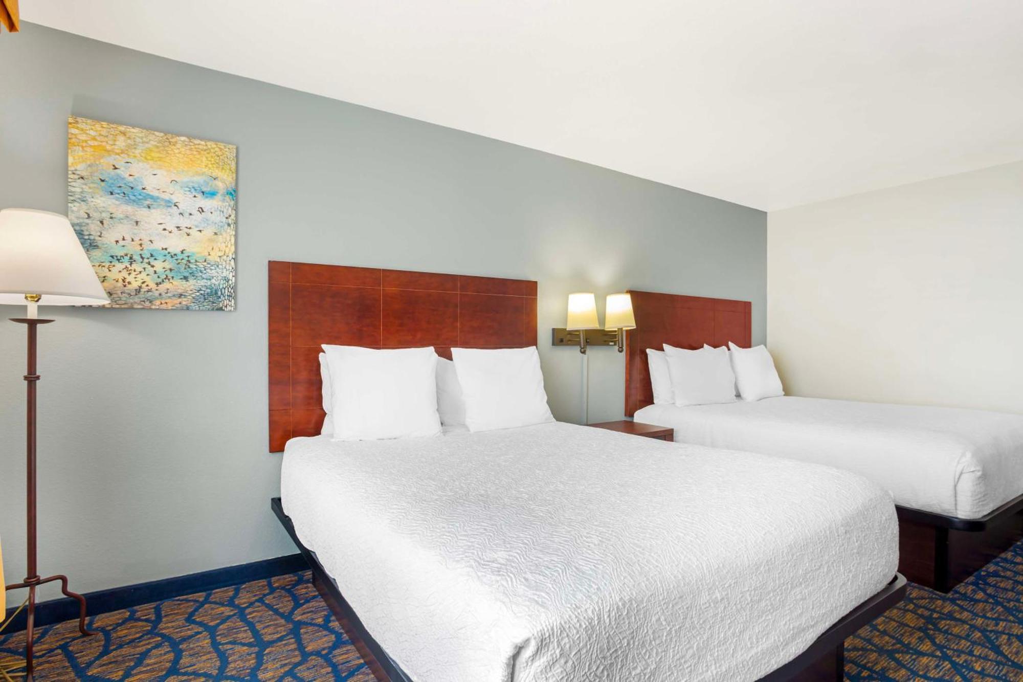 Best Western Plus Villa Del Lago Inn Patterson Bagian luar foto