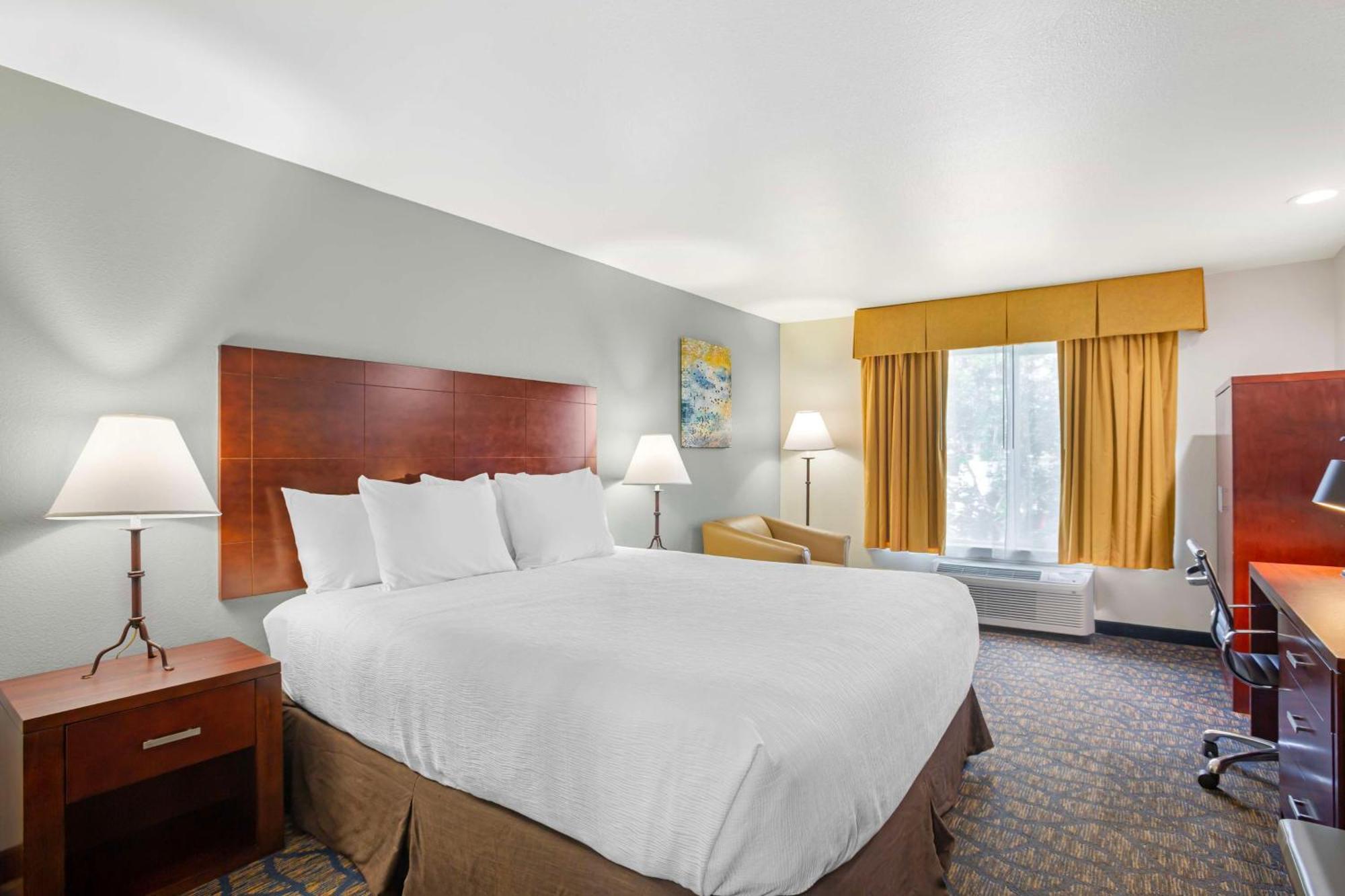 Best Western Plus Villa Del Lago Inn Patterson Bagian luar foto