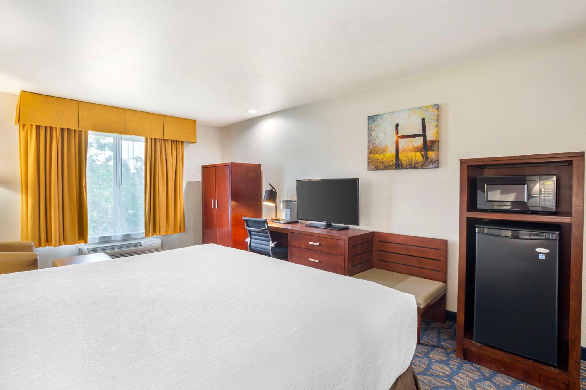 Best Western Plus Villa Del Lago Inn Patterson Bagian luar foto