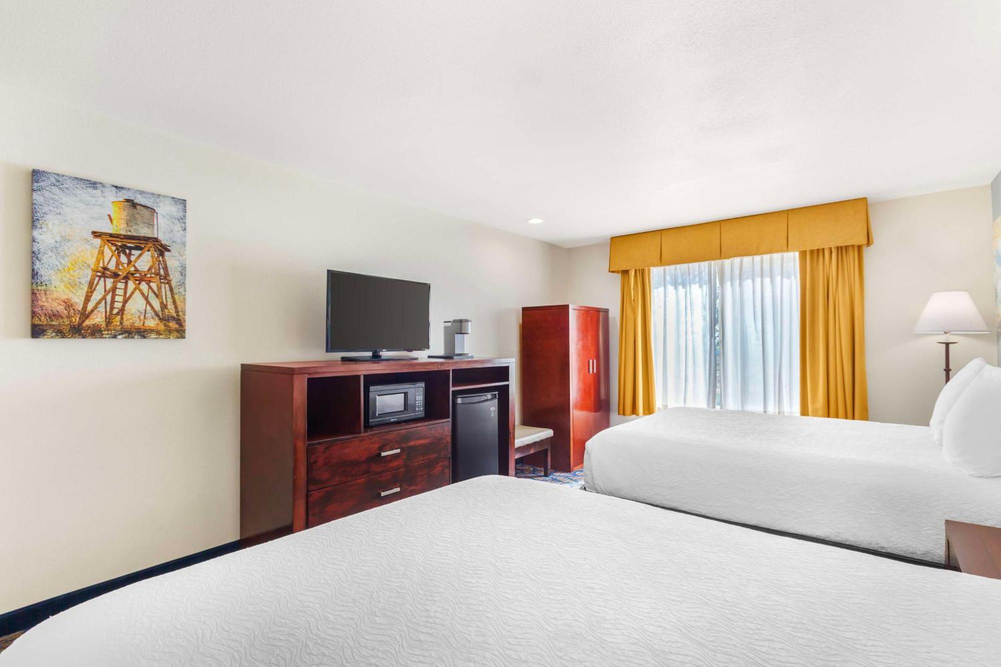 Best Western Plus Villa Del Lago Inn Patterson Bagian luar foto