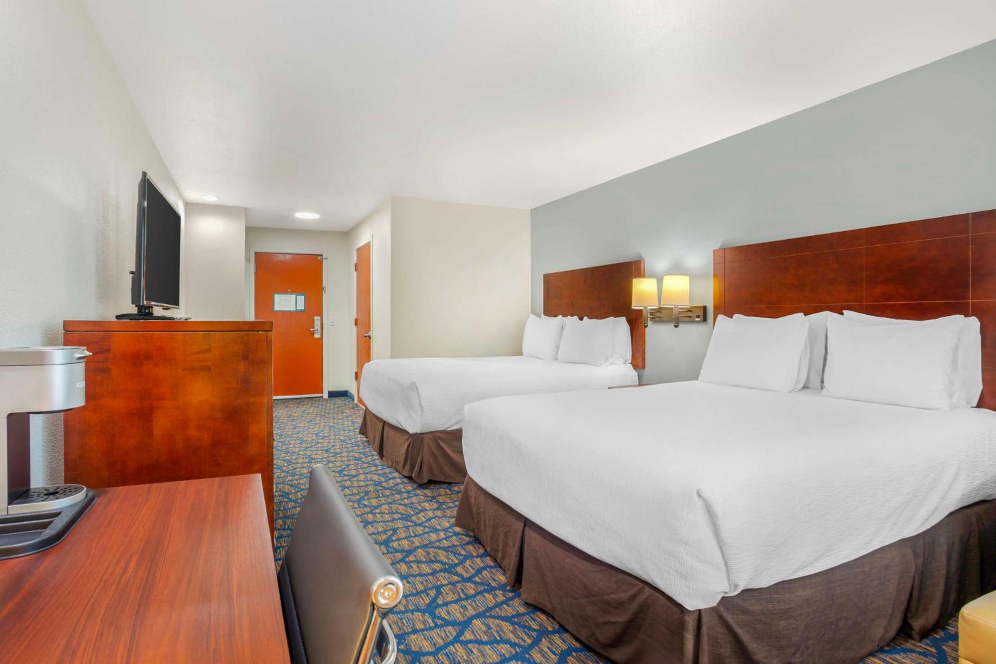 Best Western Plus Villa Del Lago Inn Patterson Bagian luar foto