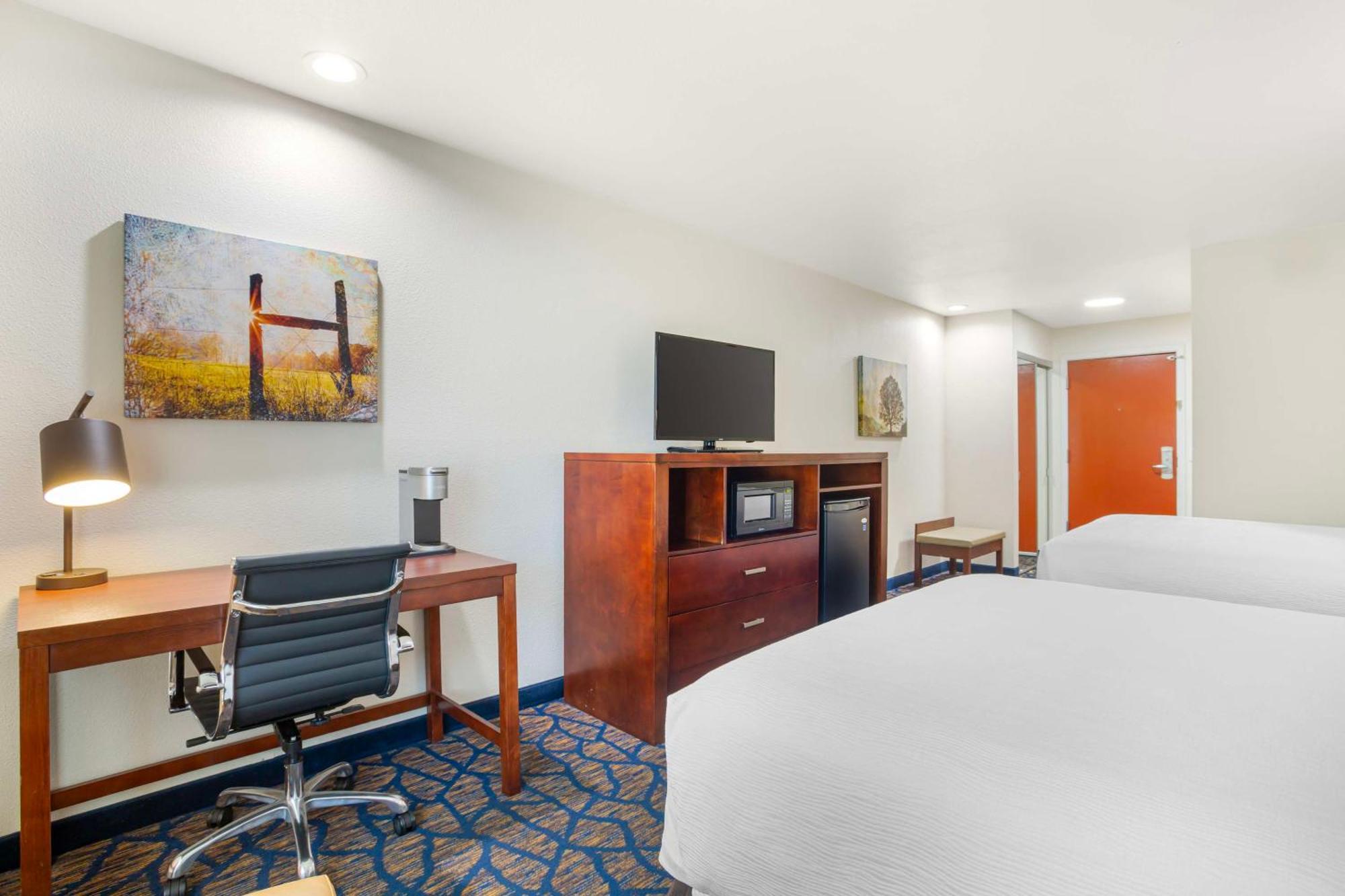 Best Western Plus Villa Del Lago Inn Patterson Bagian luar foto