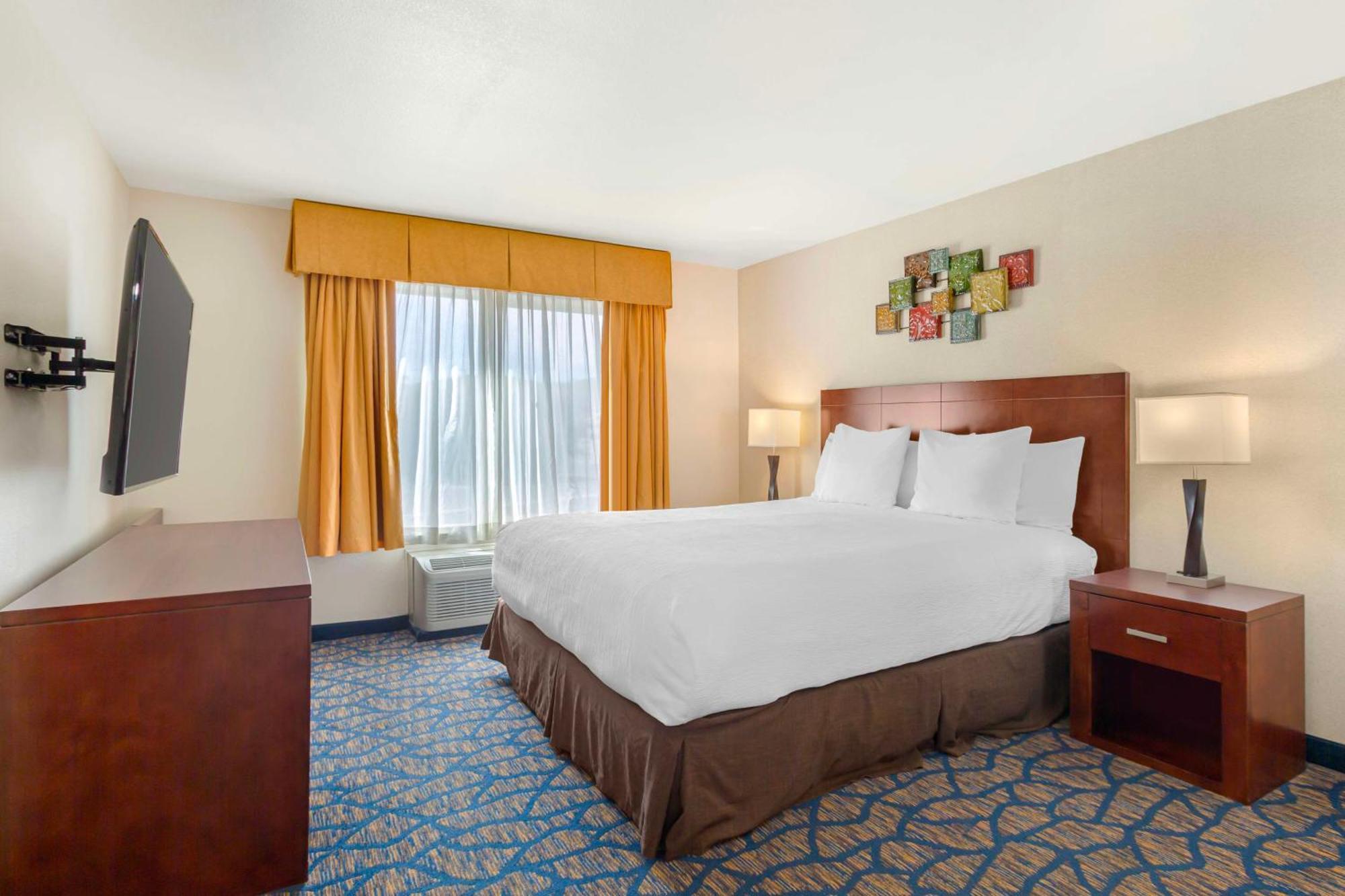 Best Western Plus Villa Del Lago Inn Patterson Bagian luar foto
