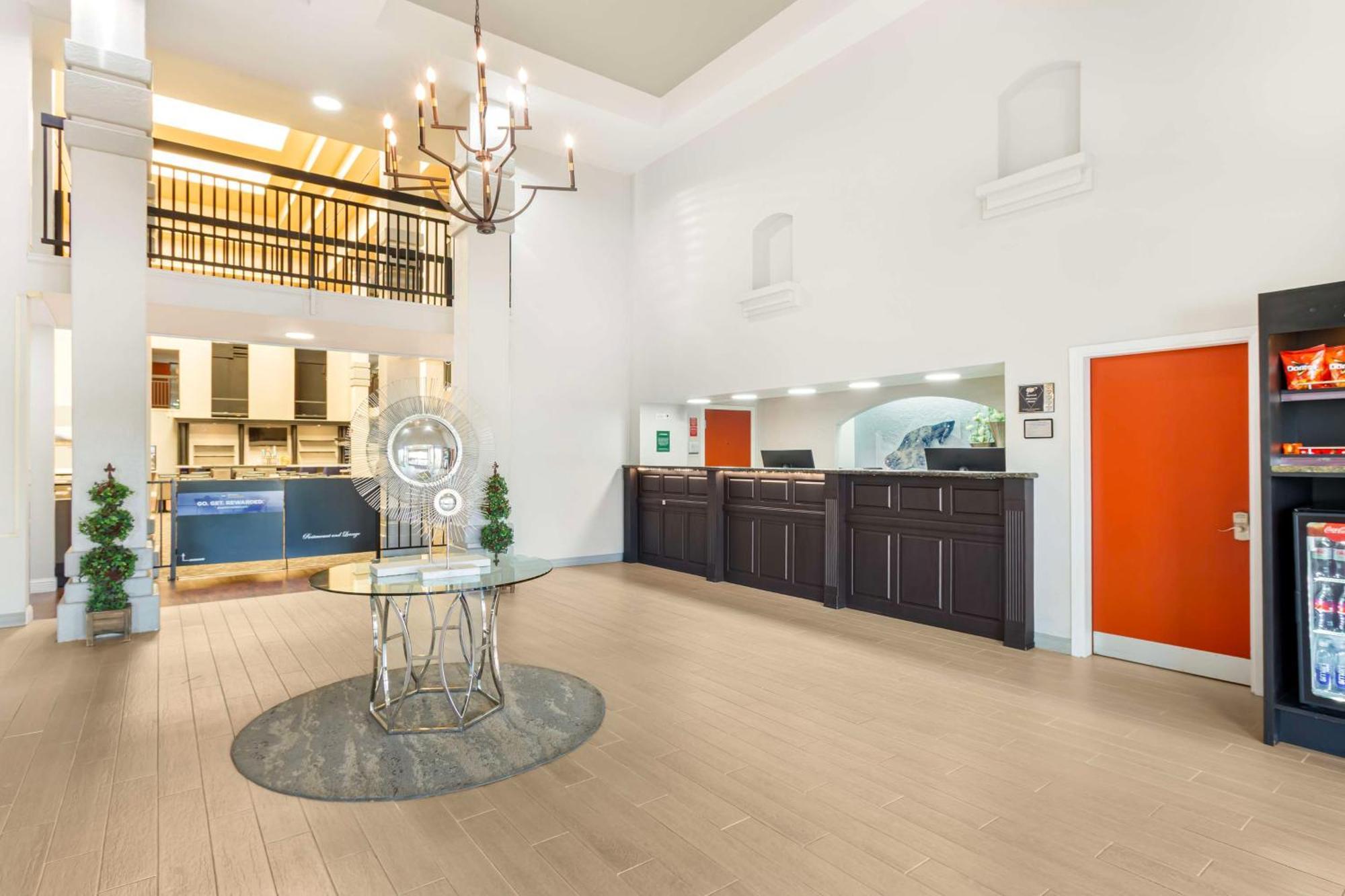 Best Western Plus Villa Del Lago Inn Patterson Bagian luar foto